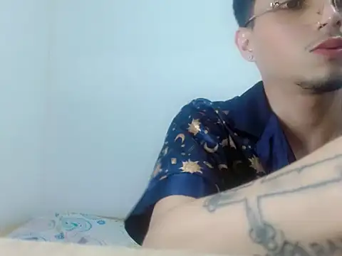 flaco23_latino Webcam Show