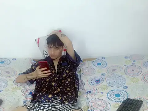 flaco23_latino's Webcam Show
