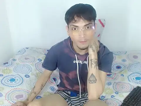 flaco23_latino Webcam show