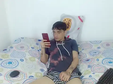 flaco23_latino's Webcam Show