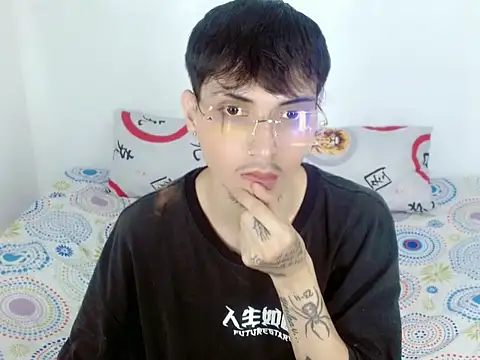 Show de flaco23_latino na webcam