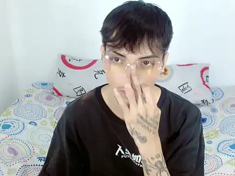 Show modela flaco23_latino na web-kameri