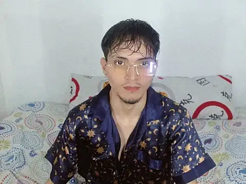 flaco23_latino Webcam Show