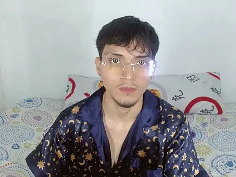 Show de flaco23_latino na webcam
