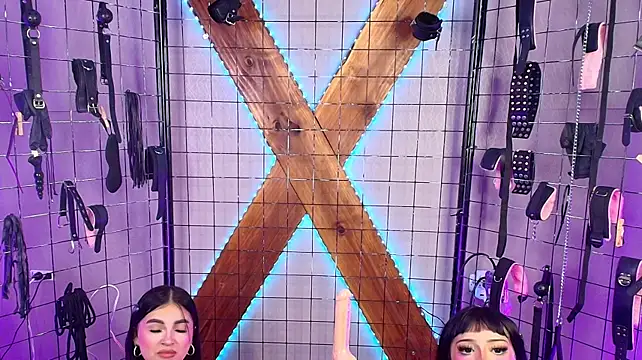 عرض كام ani_slave_bdsm