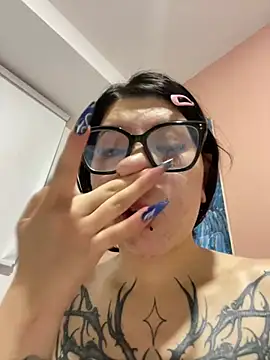 Show modela MennaLee_ na web-kameri