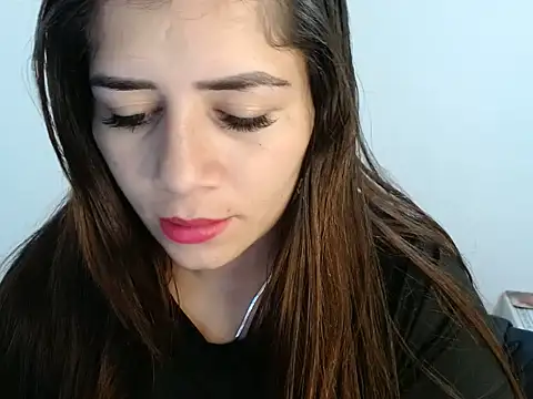 Luna_zoe Show in webcam