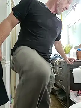 sneakypeteyo1 Webcam Show