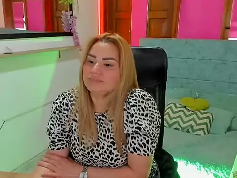 Julieta_star_33 Webcam Show