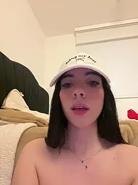 Mila_3 Show in webcam