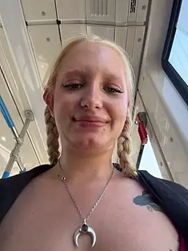 Elfi_InPublic webcam show