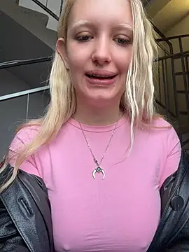 Pokazy przed kamerką – Elfi_InPublic