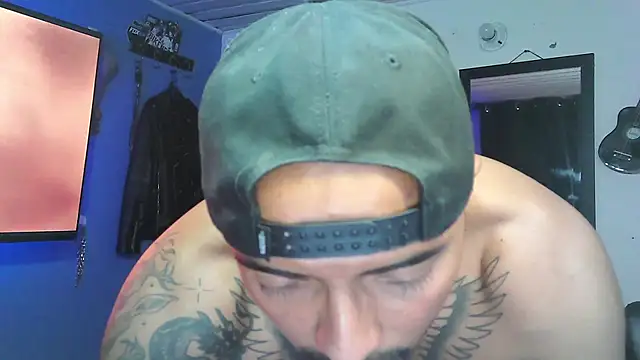 MrGoldenBoy777 Webcam-Show
