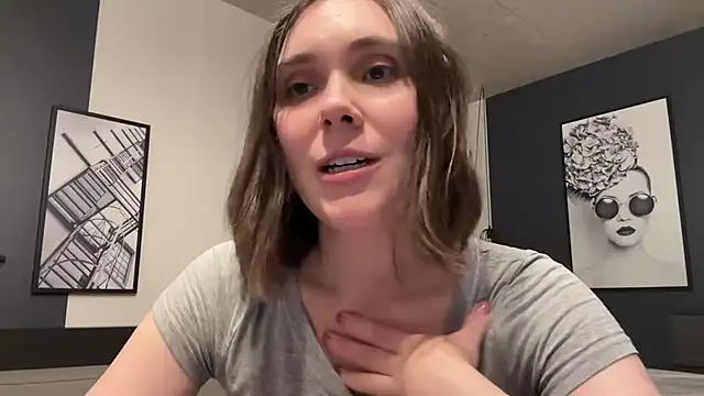 Show modela Hilda_Valentine na web-kameri