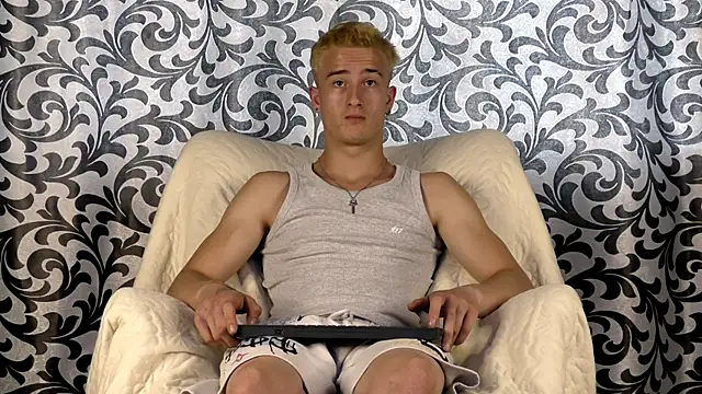 DaemonHale webcam show