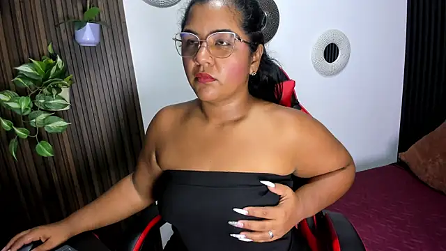 Chat +18 de Mommy_Big_Ass ao vivo