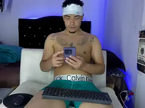 Show modela FrangerFNX na web-kameri