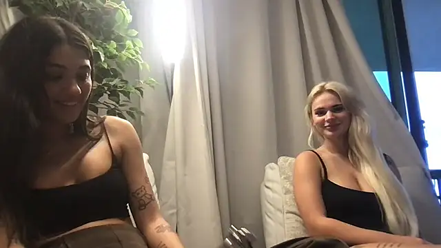 Show modela realskyrose na web-kameri