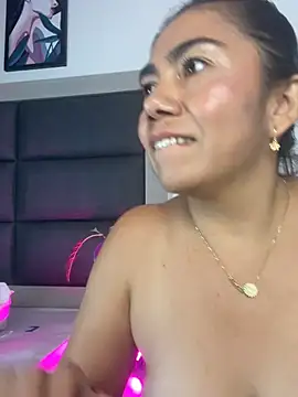 DanielaOrozcoo's Live XXX Chat