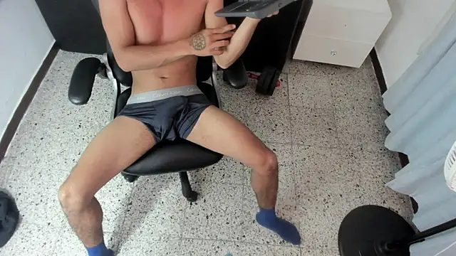 CaliBoyHeat: διαδικτυακό σόου στην κάμερα