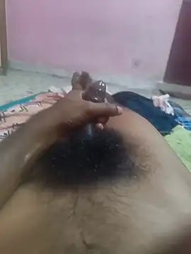 cutipie_tamil: διαδικτυακό σόου στην κάμερα