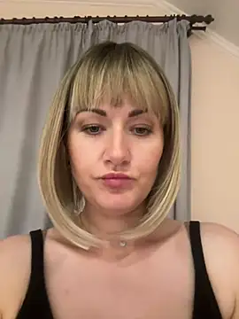 Show modela LunaFoxs na web-kameri