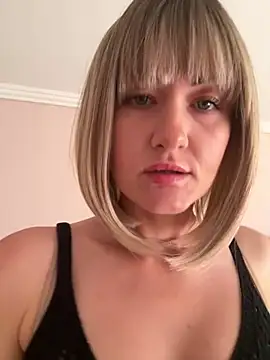 LunaFoxs Adlı Modelin Canlı XXX Sohbeti