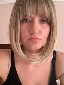 LunaFoxs Show in webcam