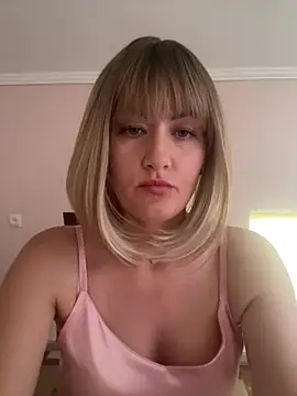 Show modela LunaFoxs na web-kameri