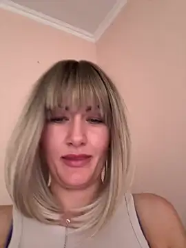 Show modela LunaFoxs na web-kameri