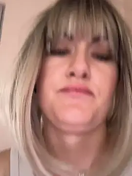 Živý XXX chat LunaFoxs