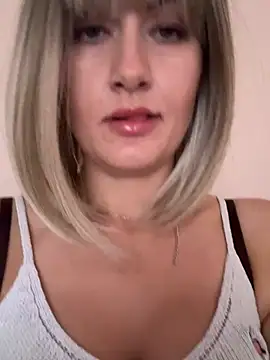 XXX chat uživo modela LunaFoxs