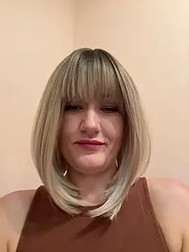 XXX chat uživo modela LunaFoxs