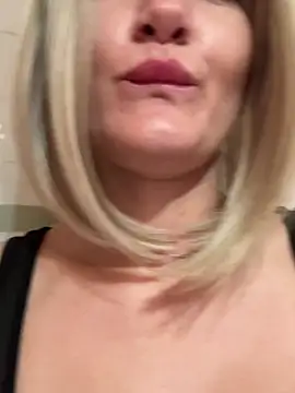 Chat XXX en directo de LunaFoxs