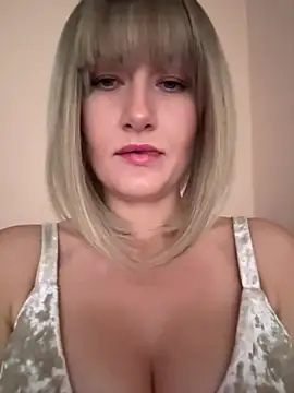 XXX chat uživo modela LunaFoxs