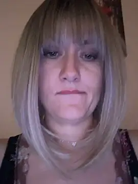 XXX chat uživo modela LunaFoxs