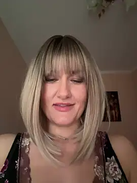 LunaFoxs Adlı Modelin Canlı XXX Sohbeti