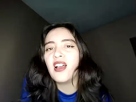 הופעת וובקאם של AishaGeisha