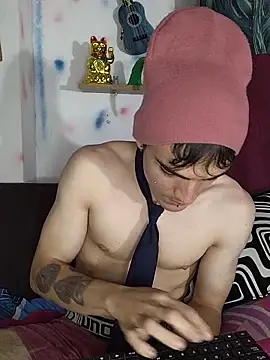 Desmon-may_kiin Show in webcam