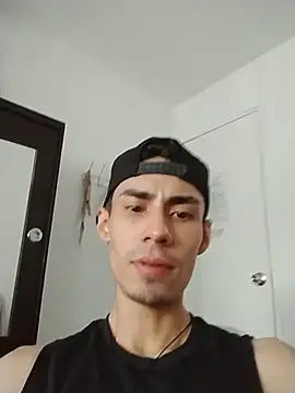 Show modela MateoCollins2026 na web-kameri