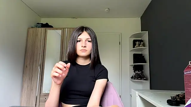 Show modela SpanishRooter na web-kameri