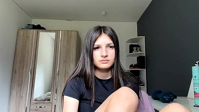 Show modela SpanishRooter na web-kameri