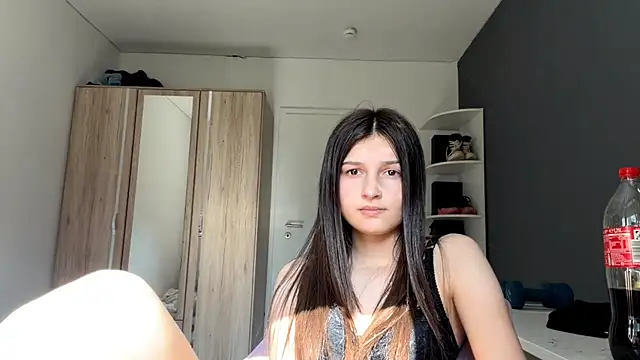 SpanishRooter live XXX chat
