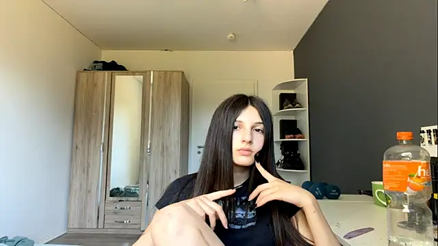 Show modela SpanishRooter na web-kameri