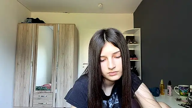 SpanishRooter Adlı Modelin Canlı XXX Sohbeti