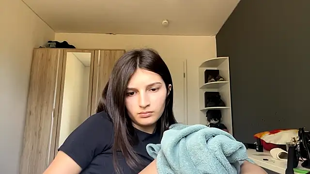 SpanishRooter Adlı Modelin Canlı XXX Sohbeti