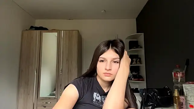 SpanishRooter Adlı Modelin Canlı XXX Sohbeti