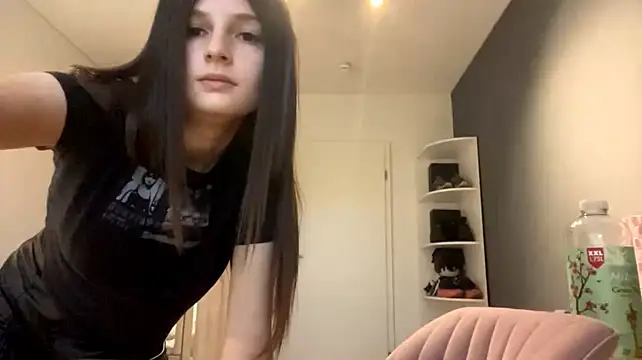 Show modela SpanishRooter na web-kameri