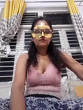 Indianbhaabhi: διαδικτυακό σόου στην κάμερα