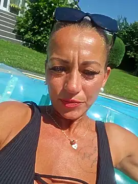 housewifebella Webcam Show